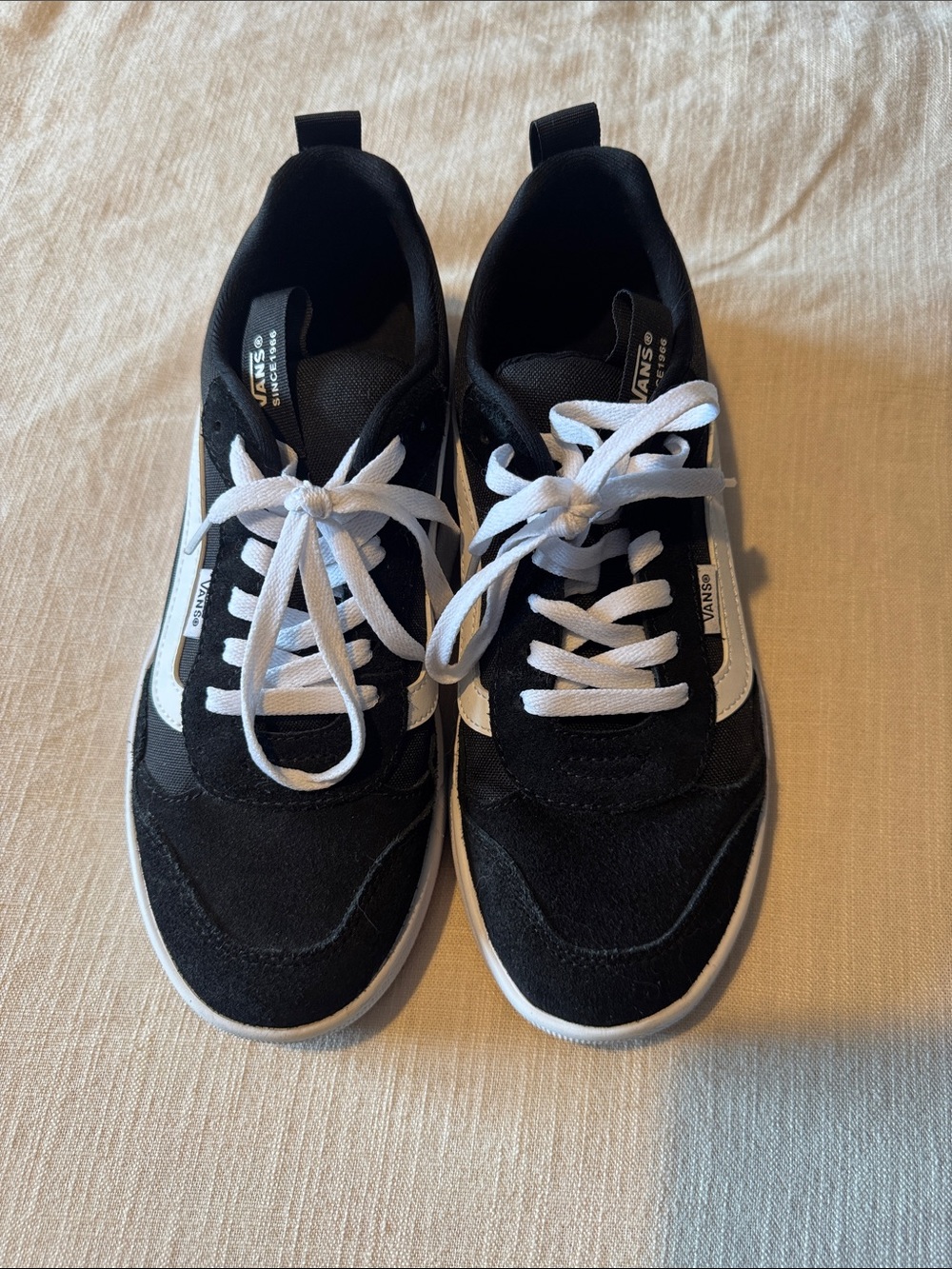 Vans - Picture 2 of 4